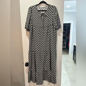 Black and White Geometric Pattern Maxi Dress